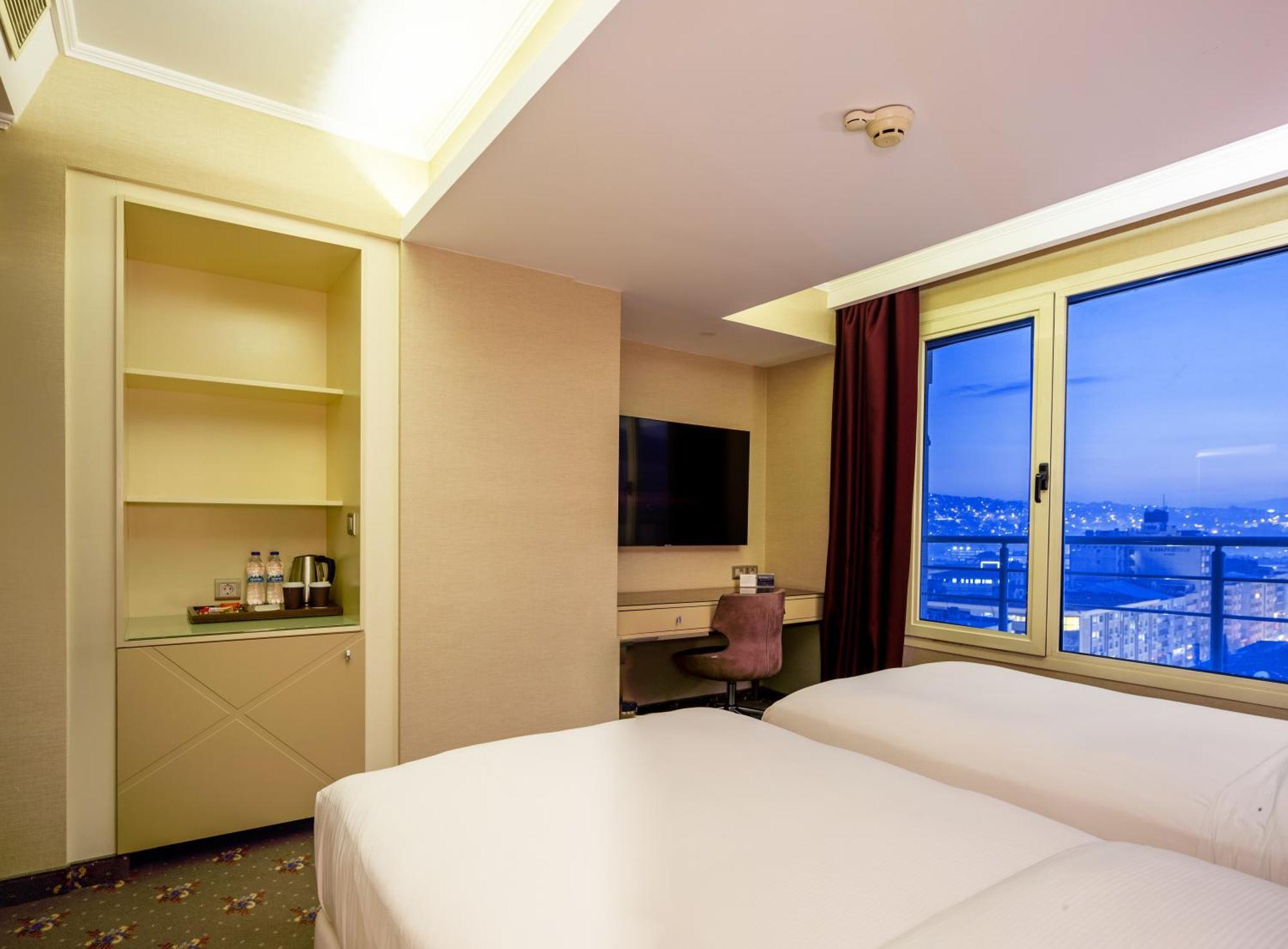 Doubletree By Hilton Izmir - Alsancak Hotel Ngoại thất bức ảnh