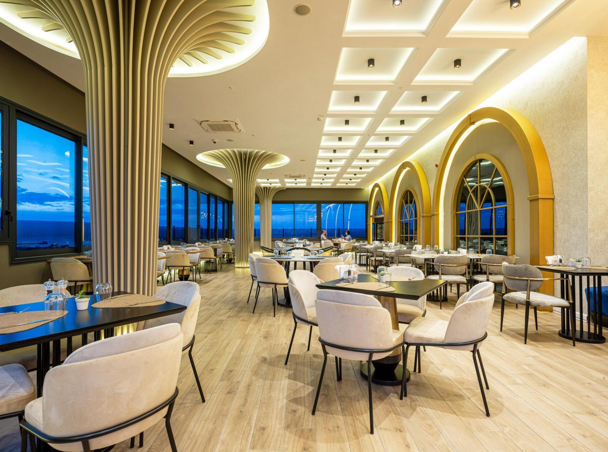 Doubletree By Hilton Izmir - Alsancak Hotel Ngoại thất bức ảnh
