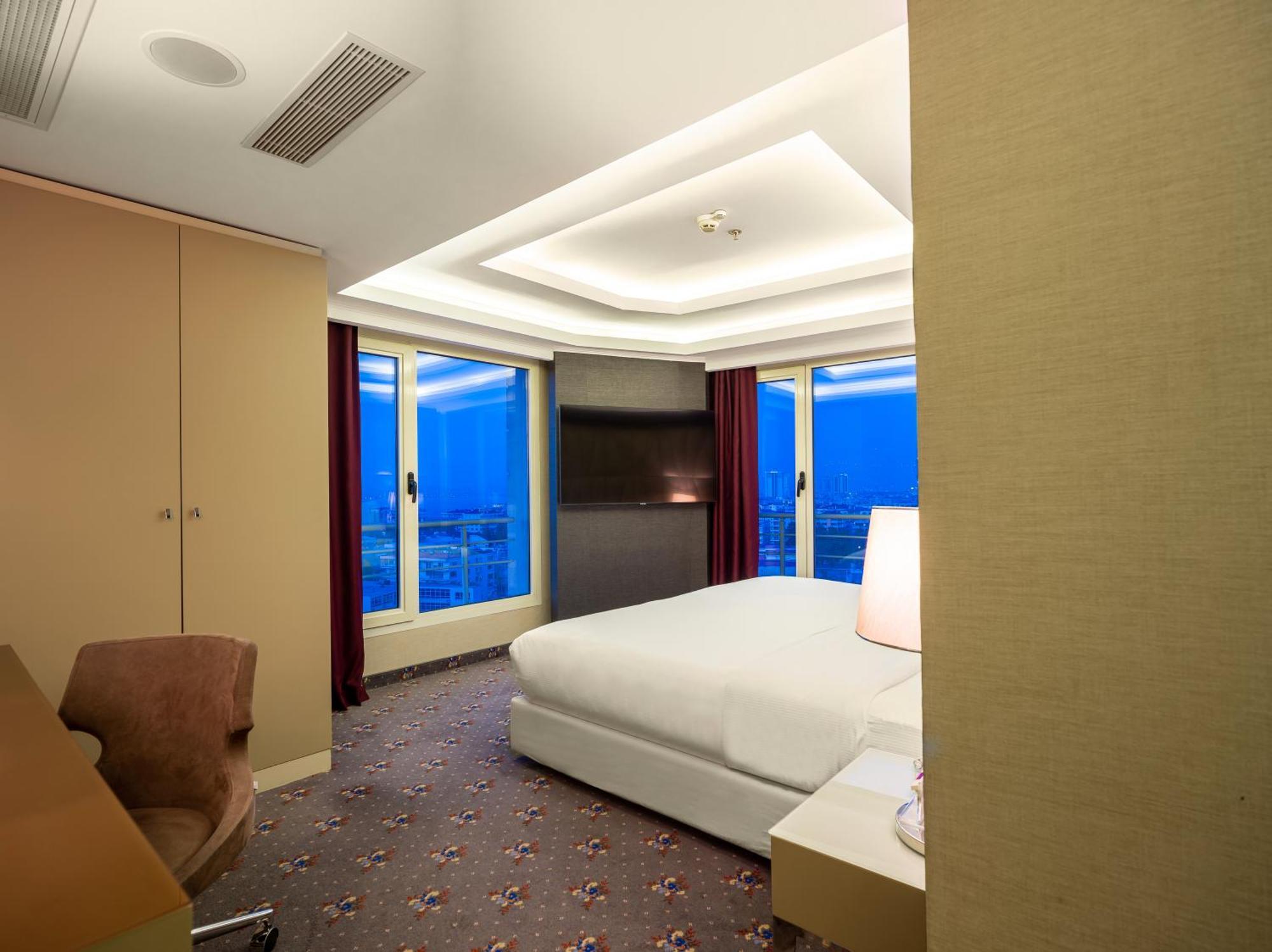 Doubletree By Hilton Izmir - Alsancak Hotel Ngoại thất bức ảnh