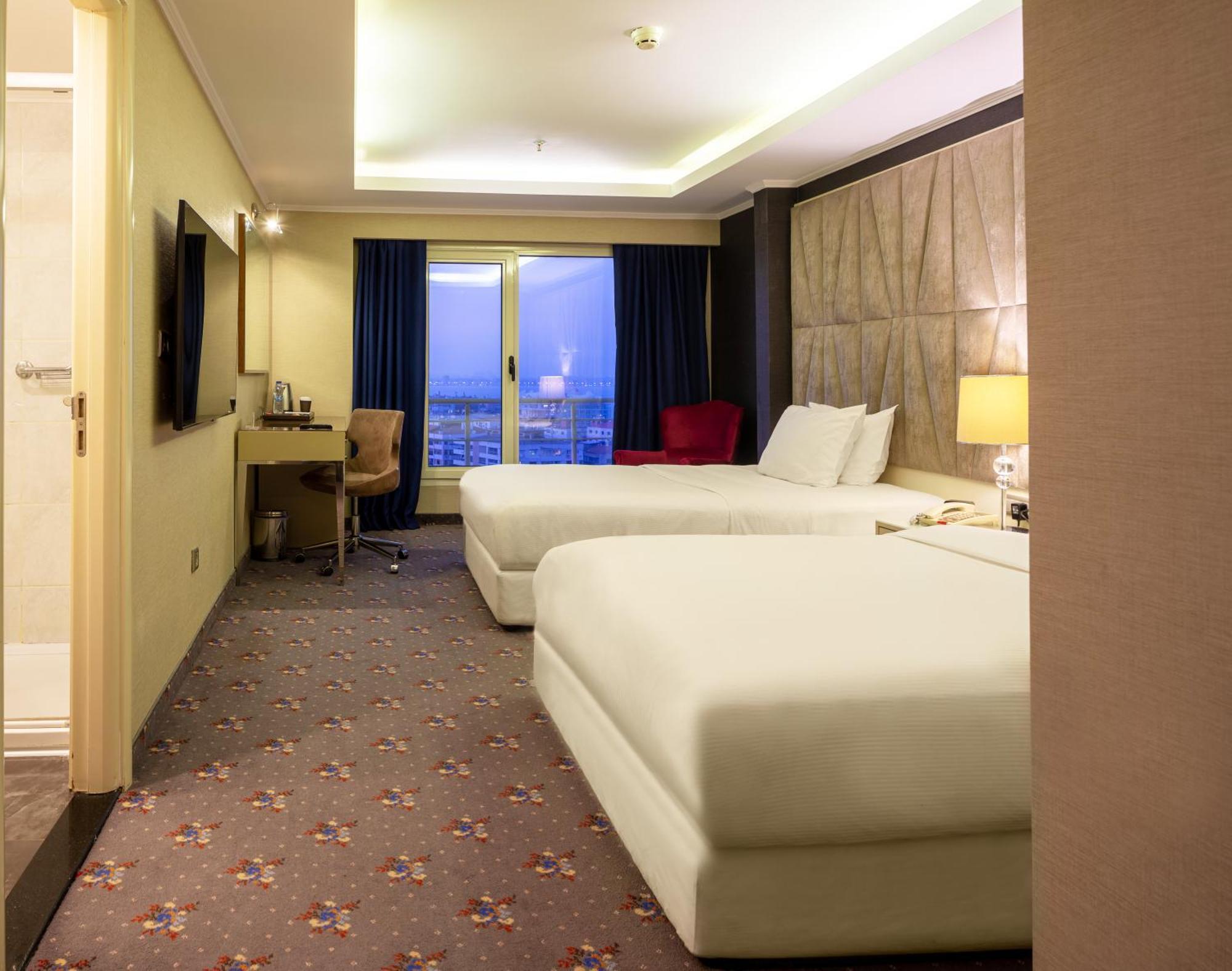 Doubletree By Hilton Izmir - Alsancak Hotel Ngoại thất bức ảnh