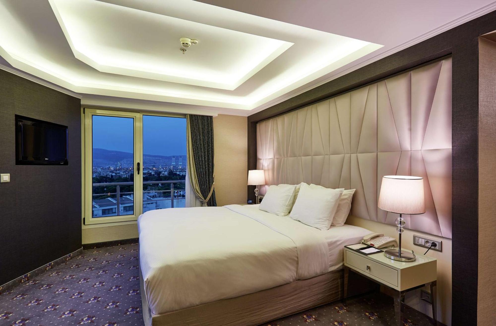 Doubletree By Hilton Izmir - Alsancak Hotel Ngoại thất bức ảnh