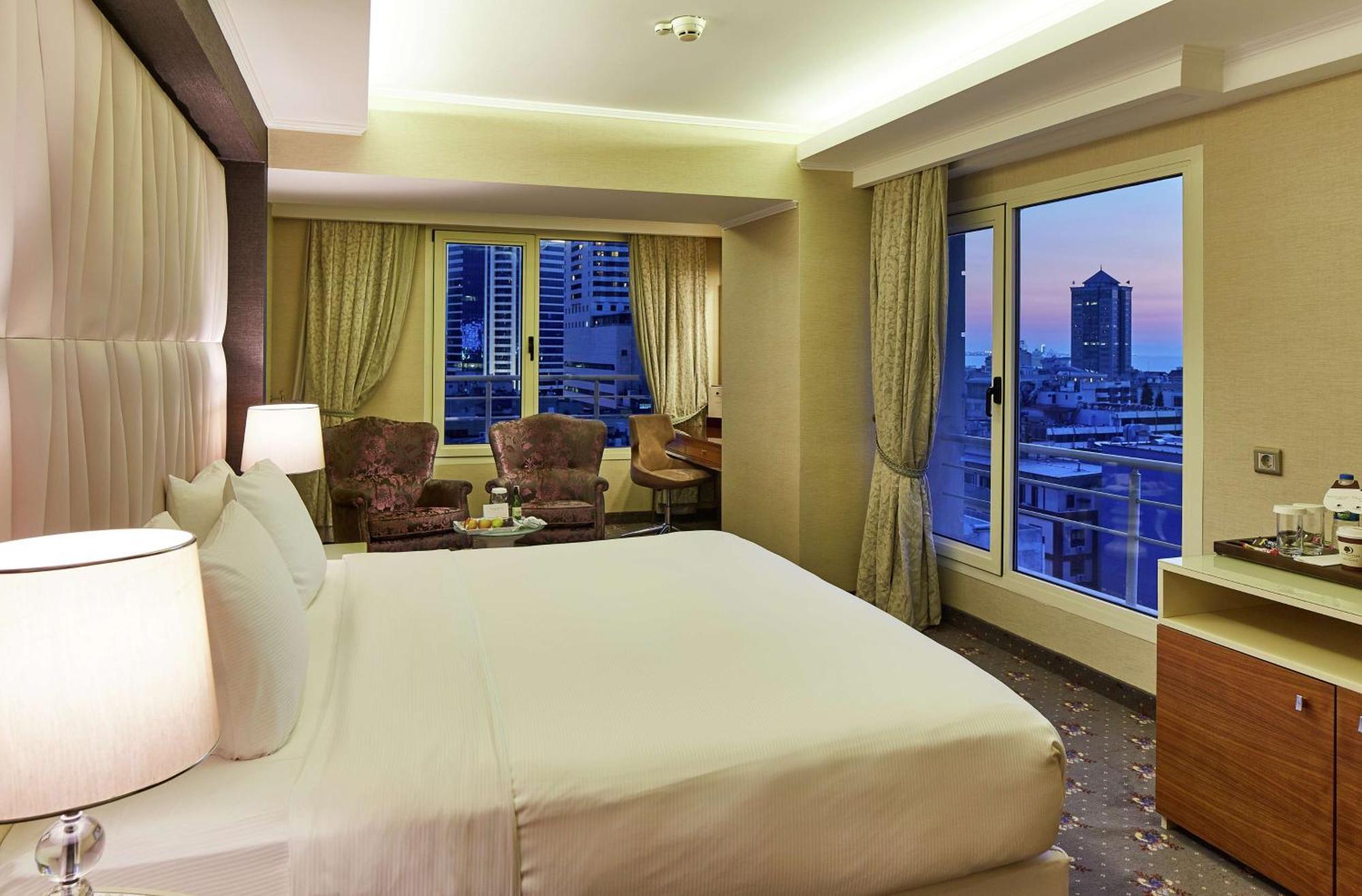 Doubletree By Hilton Izmir - Alsancak Hotel Ngoại thất bức ảnh