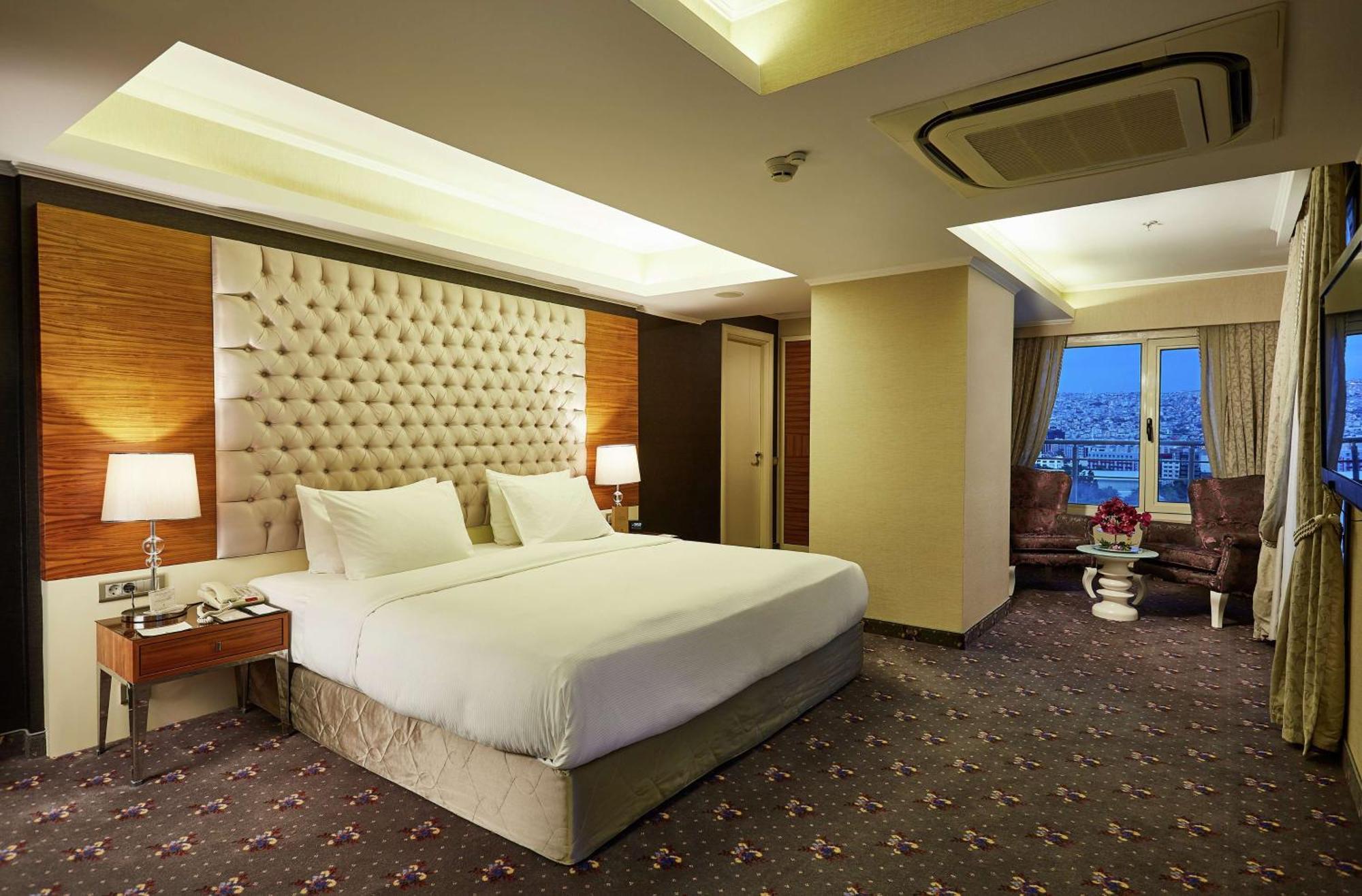 Doubletree By Hilton Izmir - Alsancak Hotel Ngoại thất bức ảnh
