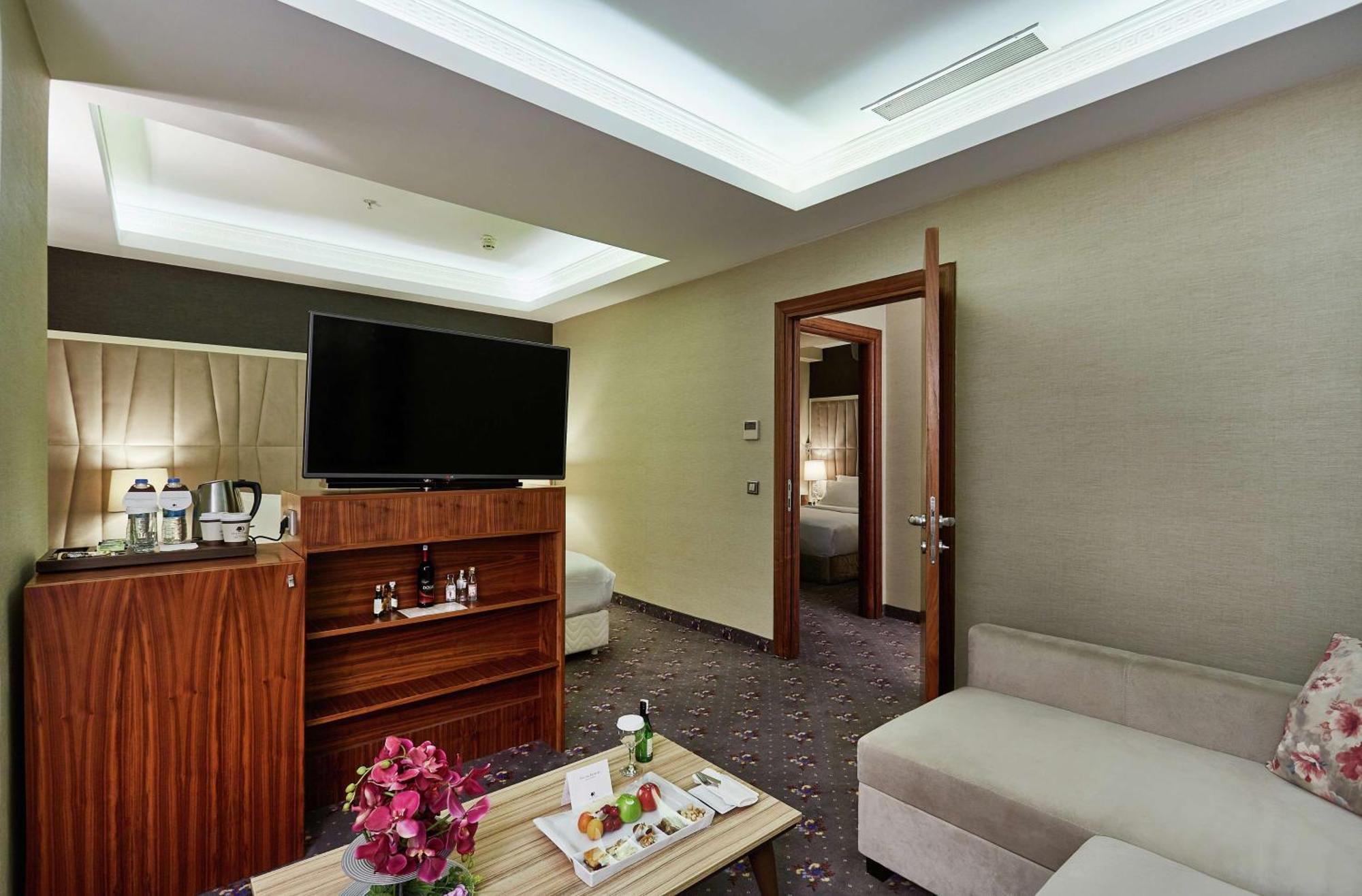Doubletree By Hilton Izmir - Alsancak Hotel Ngoại thất bức ảnh