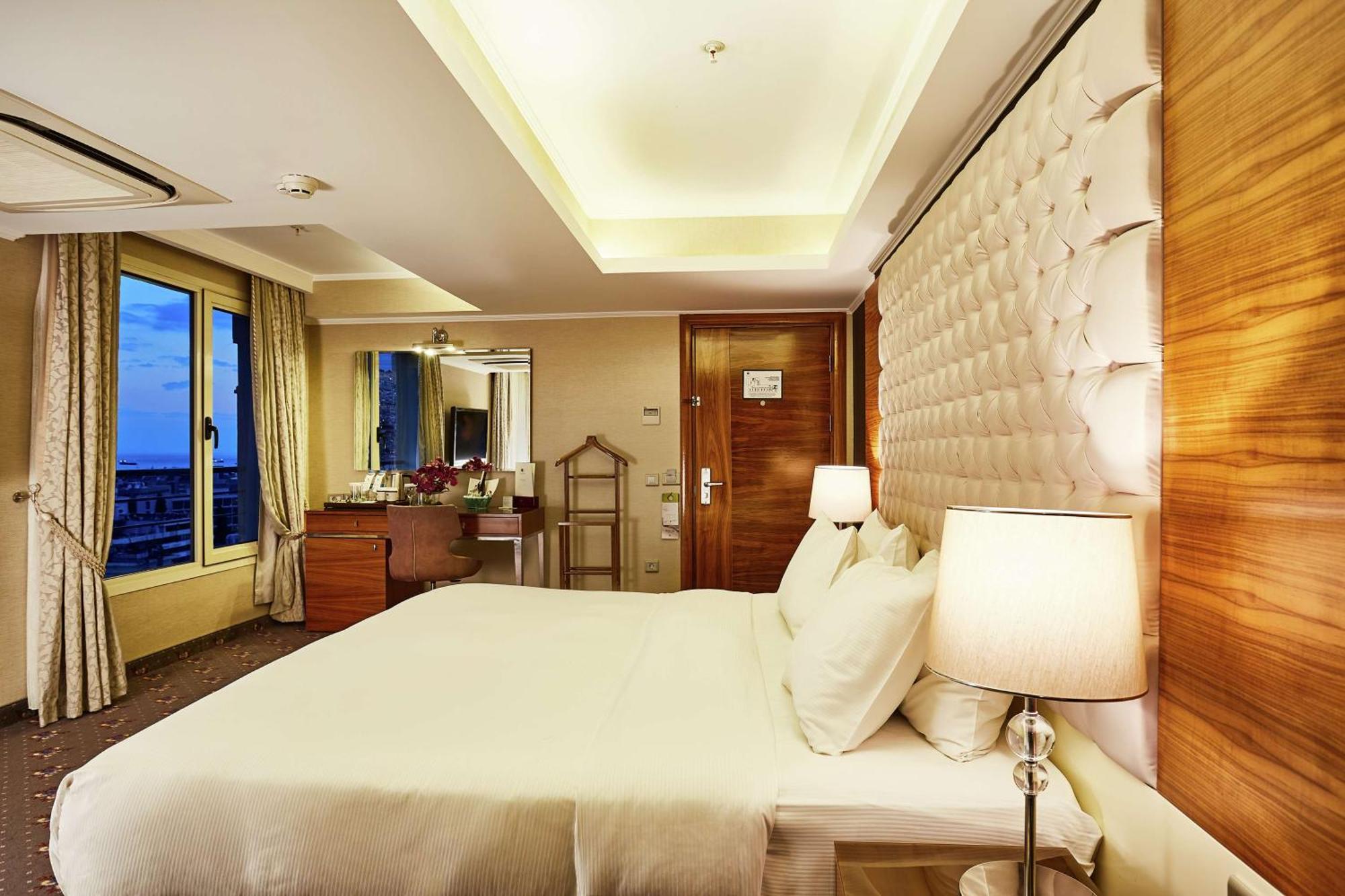 Doubletree By Hilton Izmir - Alsancak Hotel Ngoại thất bức ảnh