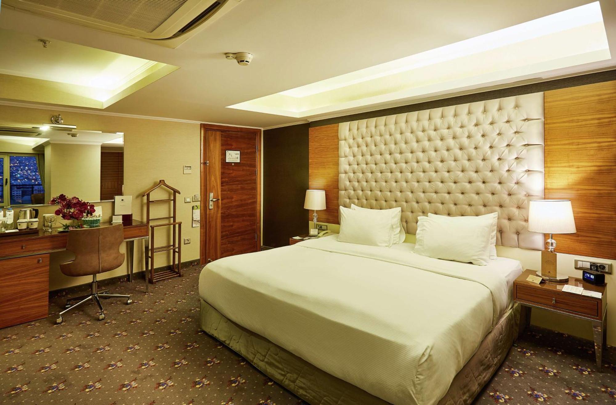 Doubletree By Hilton Izmir - Alsancak Hotel Ngoại thất bức ảnh